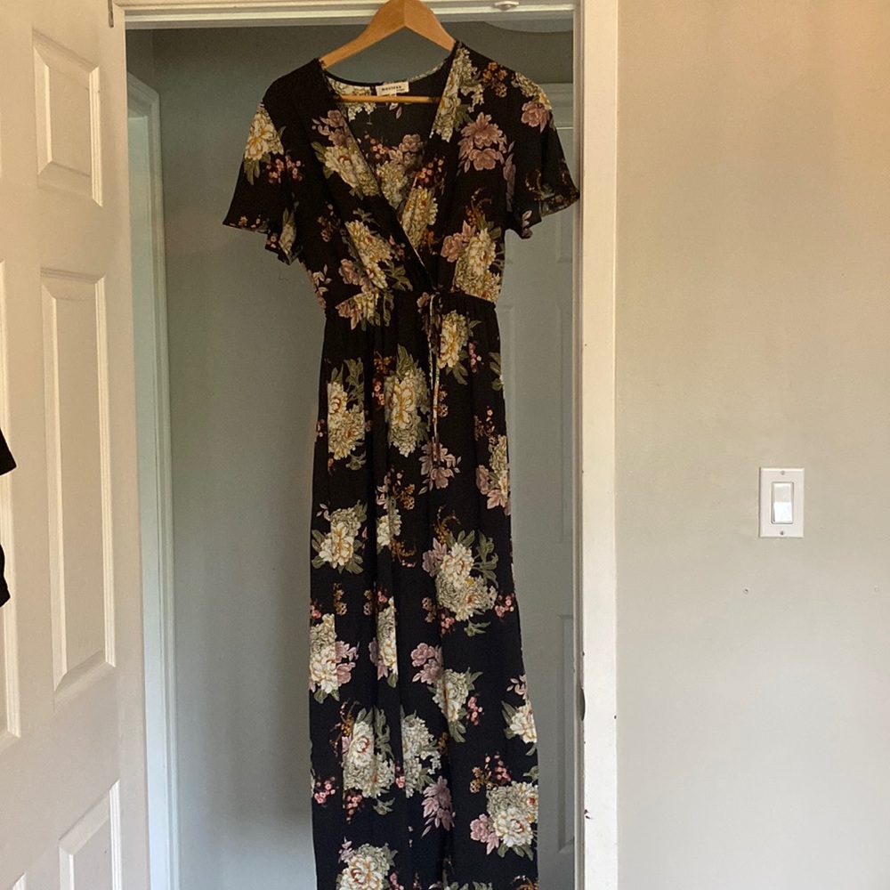 Floral maxi dress shirt sleeve size large